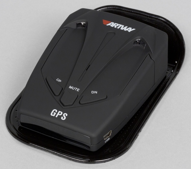 Что такое gps информатор в видеорегистраторе. Универсальный видеорегистратор: выбираем многофункциональный девайс. Сколько стоит хороший видеорегистратор с антирадаром и GPS.